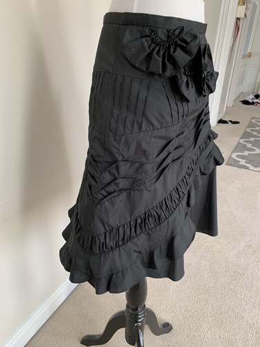 Preciosa Falda Negra BCBG MAZAZRIA talla 0 con volantes y revestimiento interior - Imagen 5 de 6
