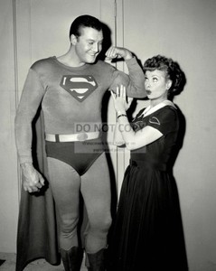 GEORGE-REEVES-AS-034-SUPERMAN-034-amp-LUCILLE-BALL-IN-034-I-LOVE-LUCY-034-8X10-PHOTO-DA-448