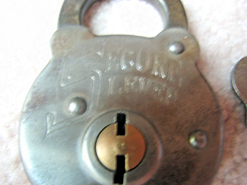 Lucchetto vintage a leva sicura con chiave USA #7 - Foto 3 di 5