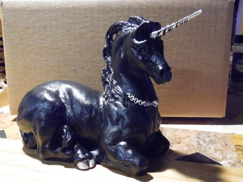 WINDSTONE EDITIONS JET BLACK FEMALE UNICORN NIB - Picture 2 of 5
