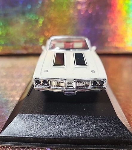 New Ray Oldsmobile 1970 Oldsmoble 4-4-2 white 1:43 scale. C3 - Picture 4 of 6