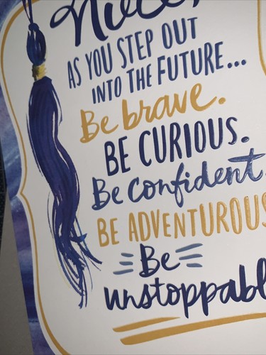 Tarjeta de graduación Hallmark Niece: Be You Brave Curious Confident Imparable - Imagen 3 de 7