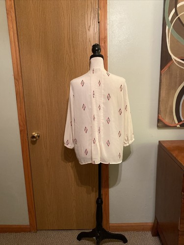The Limited Medium w/Geometric Print 3/4 Sleeve V-Neck Pleated Blouse - EUC - Bild 3 von 4