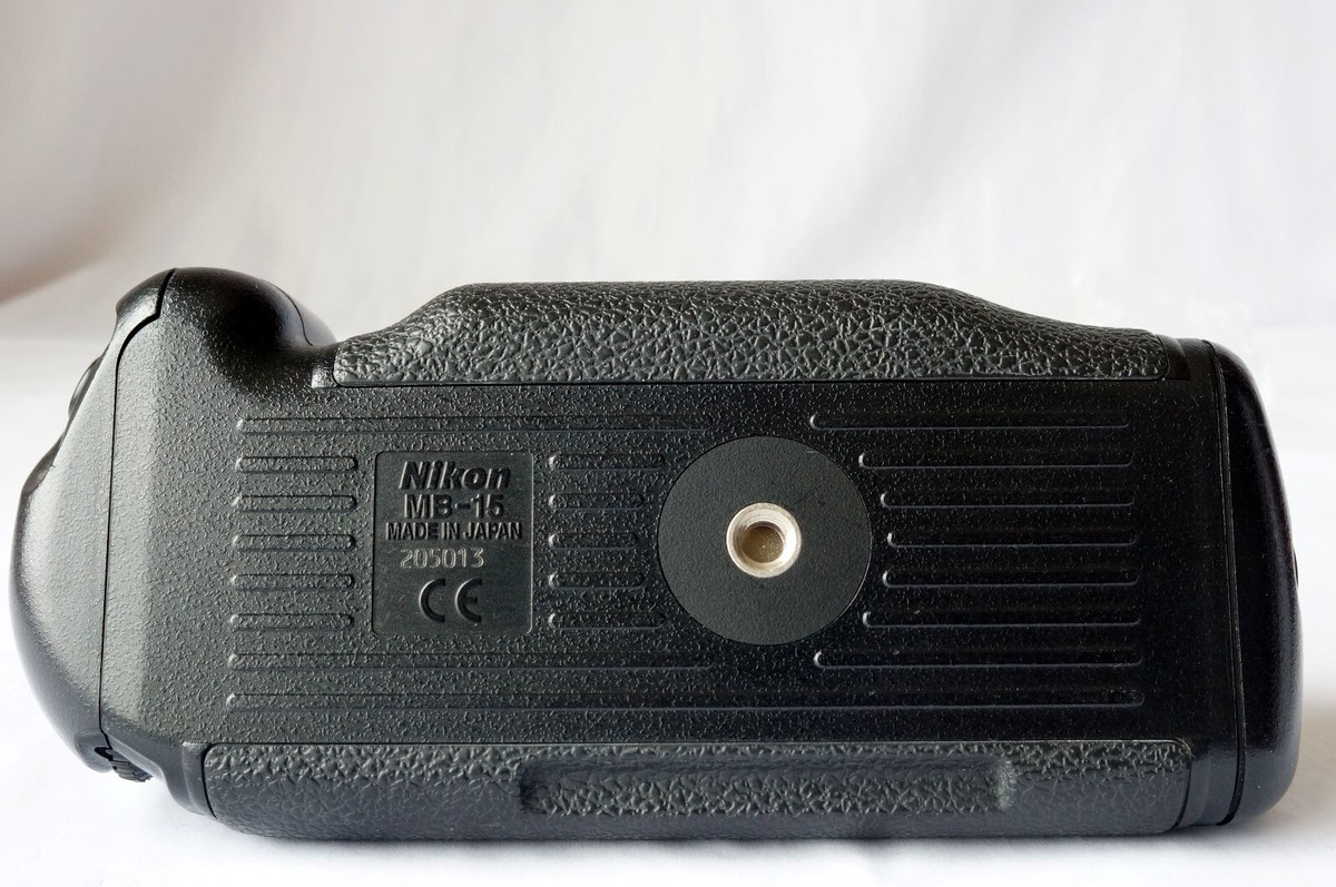 Nikon Mb-15 High Speed Battery Grip for F100 Film SLR Camera Nikon Mb-15 High Speed Battery Grip for F100 Film SLR Camera