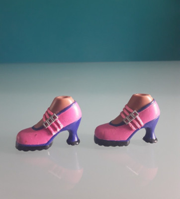 ''BRATZ DOLL'', ''MGA'' Schuhe für SASHA ''Tokyo a Go-Go'', Modell 2004.