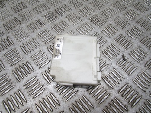 Toyota Yaris 2015 relé integración ecu módulo de control 82641-47150 - Imagen 2 de 4