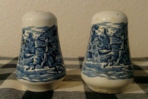 Staffordshire-ironstone-England-Liberty-Blue-salt-and-pepper-shakers-Paul-Revere