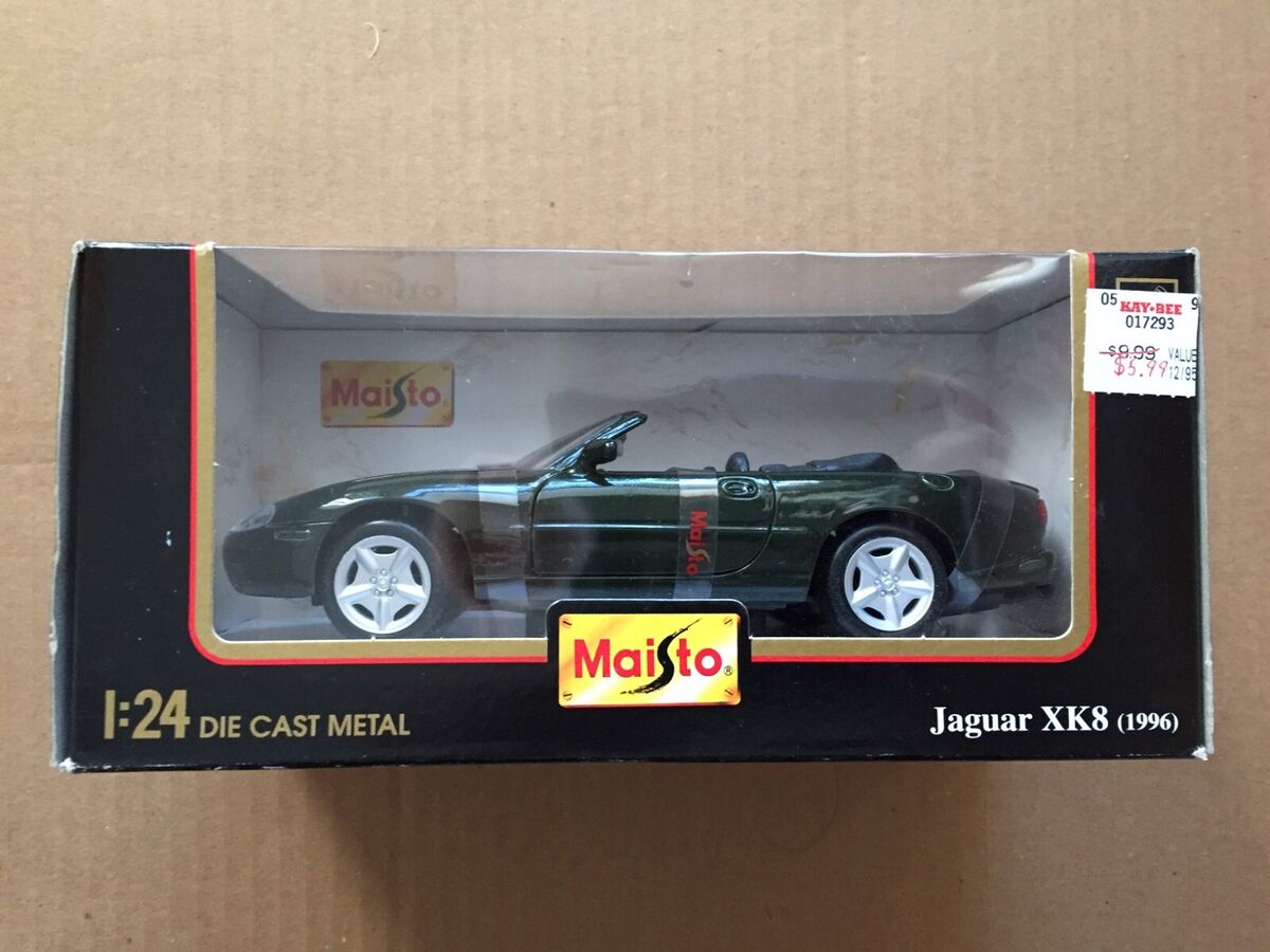 Maisto 96' Jaguar XK8 1:24 Scale Diecast Metal SPECIAL