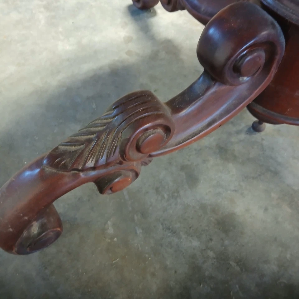 Mesa de comedor antigua Foto 3 de 4