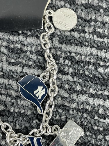 ๐ฅ New York Yankees Charm Bracelet - Picture 3 of 7