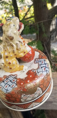 ANTIQUE FOOTED HAND MADE / PAINTED & SIGNED FOO DOG VASE & LID  MORIAGE SATSUMA - Picture 9 of 23