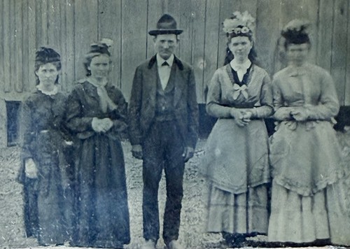 Tintype 1880s Western Homestead Farm Barn Fellow Sister Wives Girls West - Picture 2 of 5