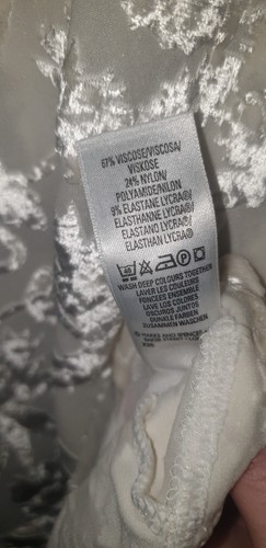 M&S Damen Elfenbein Samt Blumenmuster Top Größe 12 (B4) - Bild 6 von 7