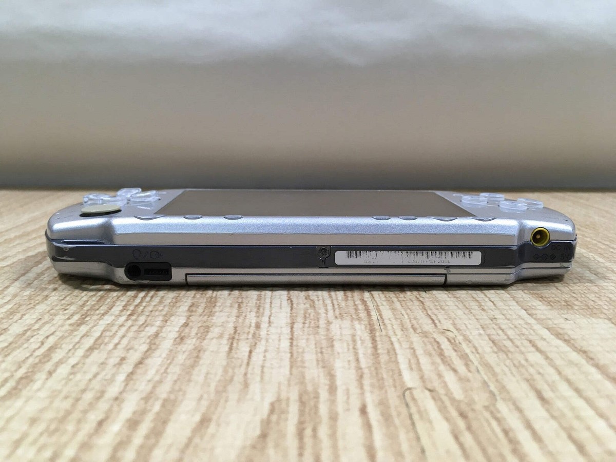 GD7077 Plz Read Item Condi PSP-2000 ICE Silver SONY PSP