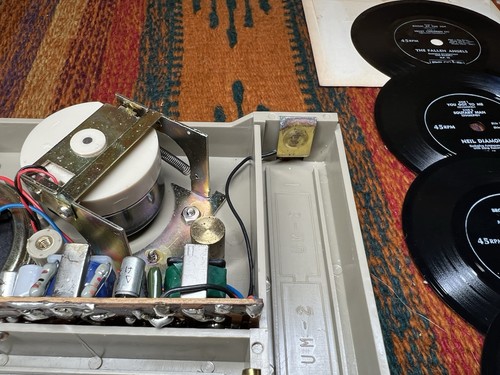 Philco FORD Model S-1369 Pocket Record Player Turns (no sound) W/ Box & Records - Picture 13 of 16