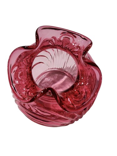 Small Pink Cranberry Fenton Vase - Very Good Condition - 4.5" Tall x 3.5" Wide - Picture 2 of 8