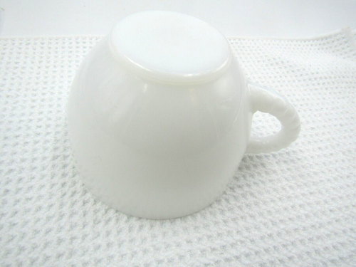 Vintage Milkglass Tea Cup And Cookie Plate Gift Set. Set of 4 - Picture 7 of 8