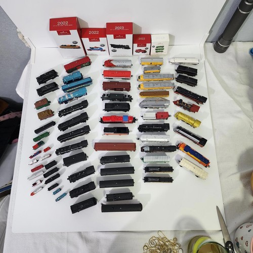 Lionel Train Hallmark Keepsake Christmas ornaments - Picture 2 of 9