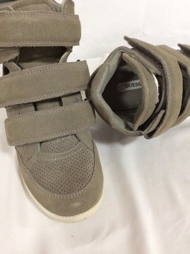 Guess WHERRA Stivaletti con zeppa da donna, grigio cachi, taglia US 6,5 M - Foto 8 di 8