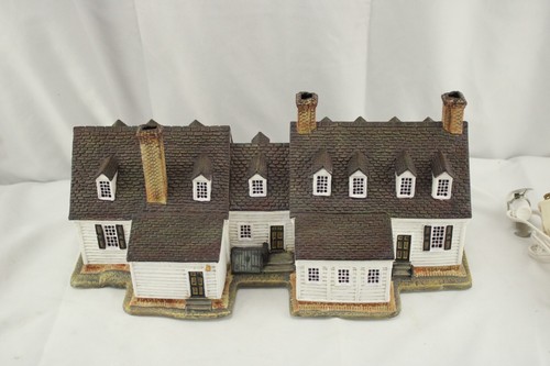 Lang and Wise Williamsburg Collectible Chowning's Tavern Lighted In Original Box - Picture 5 of 7