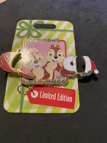 Disney Pin Chip and Dale Seasons Greetings Christmas 2018 Limited Edition 5000 - Picture 2 of 3