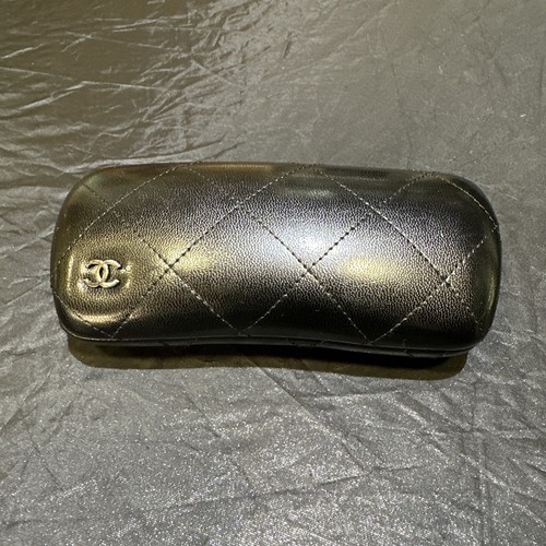 Chanel, Black Quilt Padded Sunglasses Case CC Logo - Picture 1 of 12
