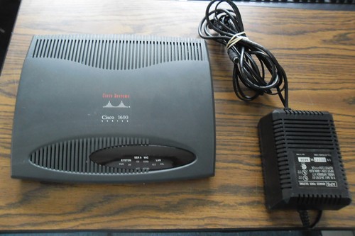 Cisco Systems 1601 Cisco 1600 Series Router with Power Supply Model APS 66EA-117 - Picture 1 of 5