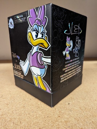 2023 Disney 100 Joe Ledbetter JLED Daisy Duck Green CHASE Variant Vinyl Figurine - Picture 3 of 6