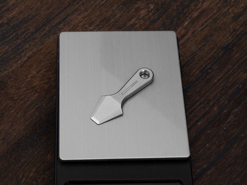 Mini Titanium Keychain Pry Bar Crowbar Necklace Pendant DIY Portable EDC Gadget - Picture 8 of 8