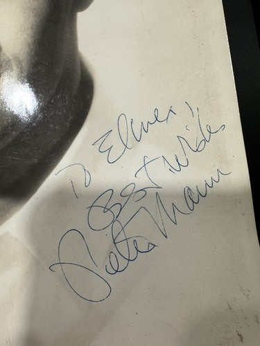 Autógrafo firmado genuino de Pete Mann años 60 foto actor La espada de Ali Baba raro - Imagen 2 de 2