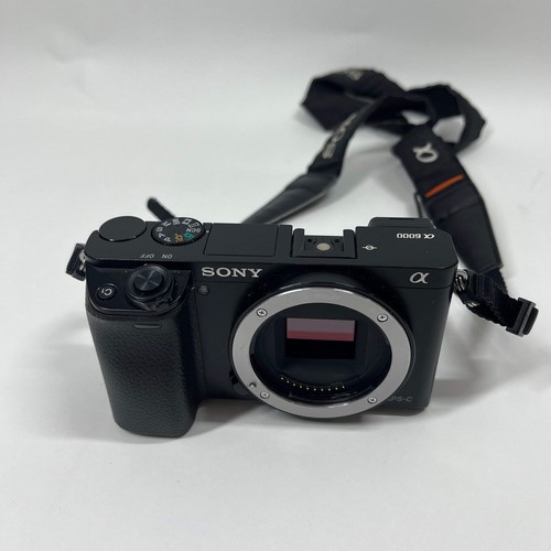 Sony A 6000 24.3MP Full Frame Interchangeable Lens Camera - Picture 2 of 7