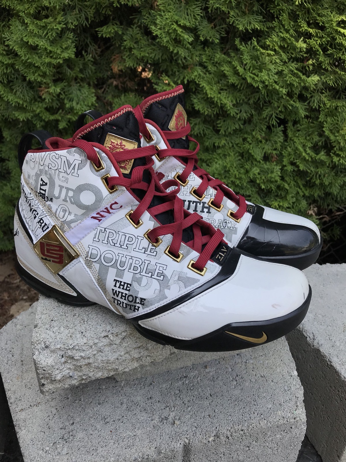 RARE Nike Lebron 5 Mr Basketball size 10 White Red South Beach what the galexy V RARE Nike Lebron 5 Mr Basketball size 10 White Red South Beach what the galexy V
