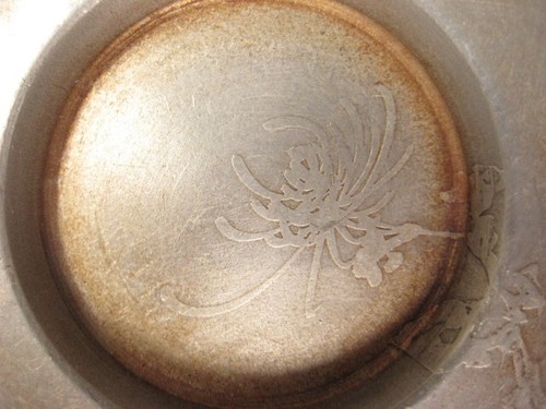 ANTIGUO PLATILLO JAPONÉS HECHO A MANO CHATAKU TÉ O SAKE CRISANTEMO - Imagen 10 de 20
