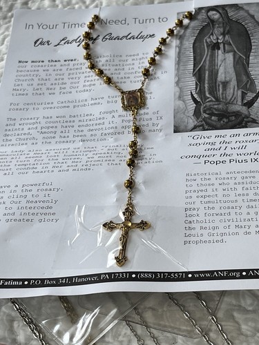 Posten 8 religiöse Gegenstände 2 Rosenkranz Perlen 4 St Anhänger Metalle mit Ketten 2 Schlüsselanhänger - Bild 16 von 17