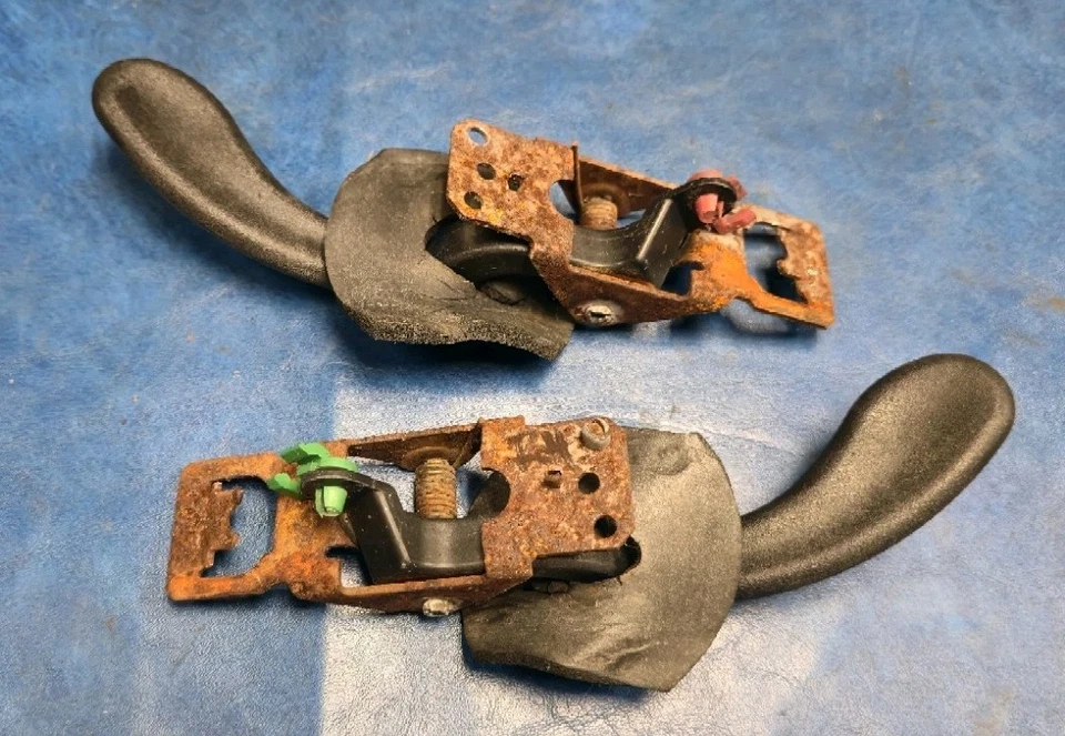 93-02 PONTIAC FIREBIRD CHEVY CAMARO RIGHT LEFT SIDE PAIR INTERIOR DOOR HANDLE GM - Image 4 of 4