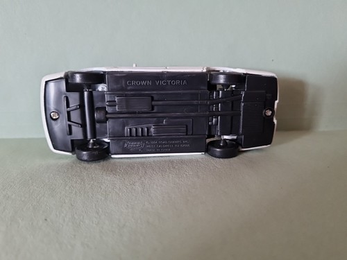 ROAD CHAMPS FORD CROWN VICTORIA LINCOLN POLICE SCALA 1/43  - Foto 7 di 8