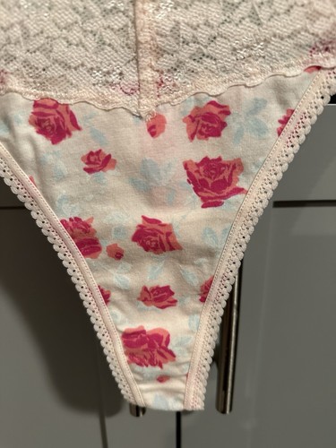 Betsey Johnson Women’s Cotton and Lace Thongs Size Large New with Tags 5 Pieces - Picture 4 of 12