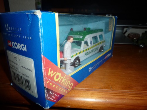 Corgi 57301 - Bonna Paramedic Ambulance & Bearers / Patient Figures - MIB - Picture 7 of 7
