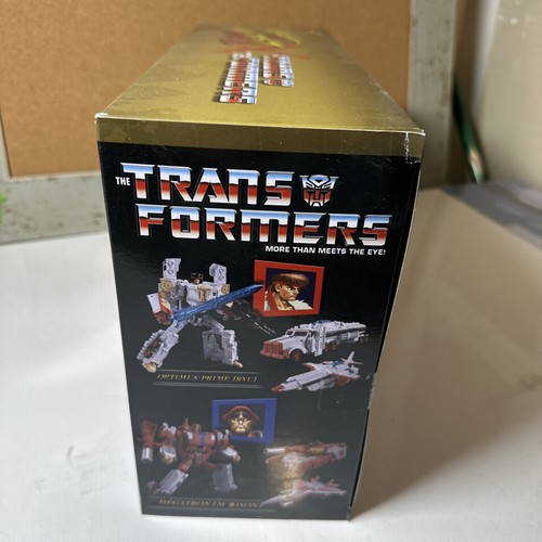 Transformers Street Fighter II x Optimus Prime Ryu vs Megatron M. Bison - Picture 8 of 11