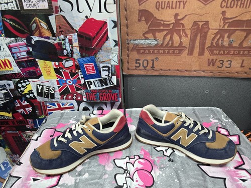 NEW BALANCE 574 scarpe da ginnastica uomo blu navy marrone taglia UK 8,5 EU 42,5  - Foto 12 di 16