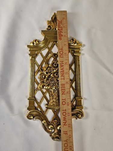 Juego De Colección De 2 Placas De Pared Ornamentadas Dardos Enrejado Dorado Hollywood Regency 1971 - Imagen 10 de 11