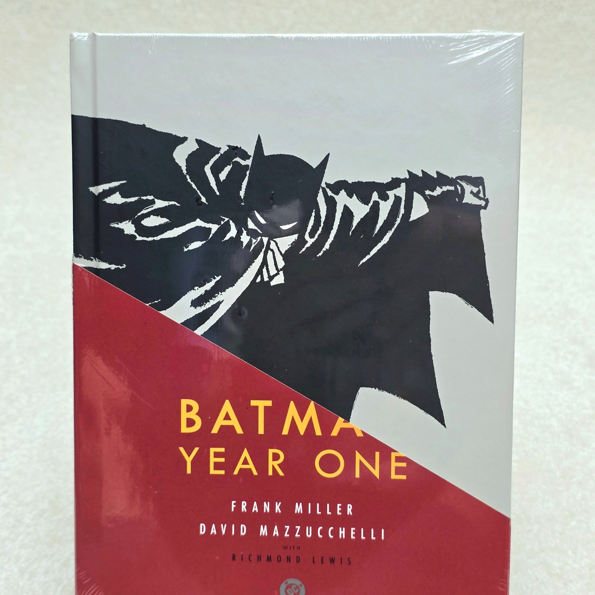 洋書 THE BATMAN YEAR ONE Amazon.com: Batman: Year One: 9780290204890: Miller, Frank
