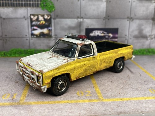 Camión de emergencia GMC Sierra 1984 oxidado desgastado personalizado 1/64 diecast granero encontrar - Imagen 5 de 11