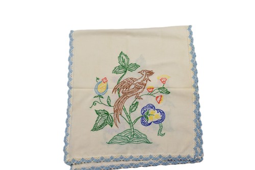 VINTAGE EMBROIDERED DISN OF PEACOCK, LEAVES & FLOWERS EDGE IS SCALLOPED 32" X 15 - Picture 6 of 7