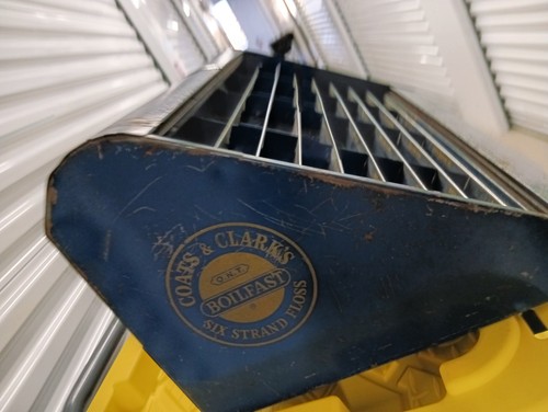 Vintage J&P Coats Metall Nähgarn Spule Vitrine Organizer BoilFast - Bild 17 von 24