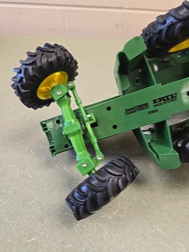 John Deere Tough Tractor 1/16 Diecast & Plastic Farm Toy - ERTL - - Picture 9 of 11