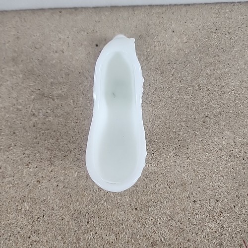 Scarpa da piano cottura vintage Fenton in vetro bianco latte testa di gatto - Foto 5 di 7