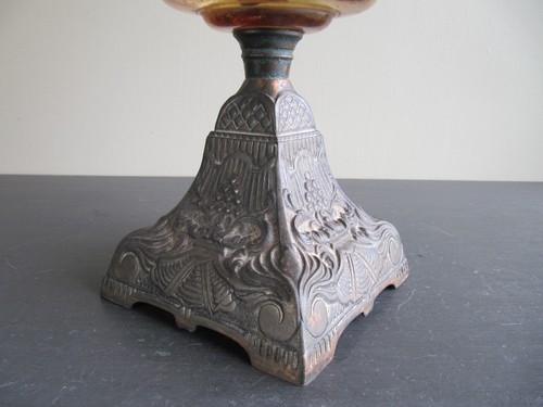 Large Antique Oil Lamp with Quilted Amber Glass Shade - Picture 12 of 13