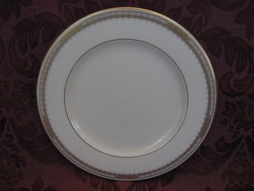 Mikasa Sheraton China 8-3/8" Salad Plates - Set of Four (4) - Excellent! - Picture 2 of 4