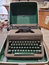 Vintage Royal Quiet Deluxe Portable Typewriter With Case thumbnail